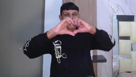 Snapshot of max_willians_ chatting on 3, 10, 2025 max online show from 3, 10, 2025