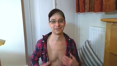 Snapshot of maxdavies chatting on 3, 2, 2025 Max Davies online show from 3, 2, 2025