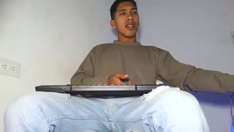 Maximo Aron Vega online show from 17, 3, 2026