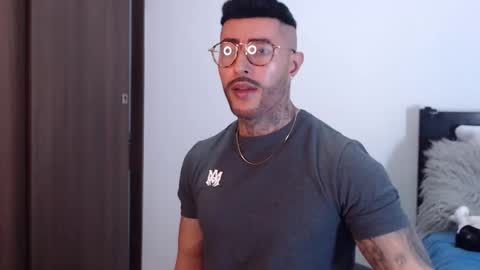 Independent Model online show from 17, 1, 2025