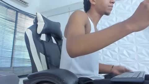 maxvibe420 online show from 17, 9, 2025