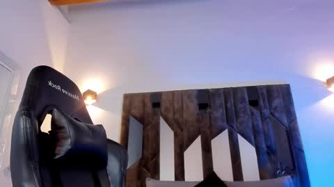 Snapshot of maxwell_dupont chatting on 23, 2, 2025 MAX online show from 23, 2, 2025