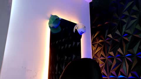 MAX online show from 13, 11, 2025