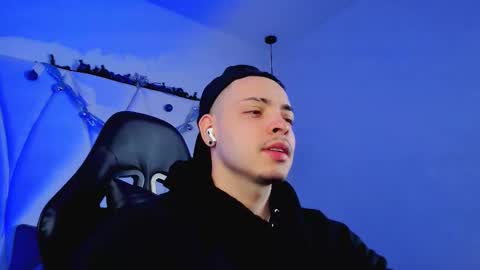 MAX online show from 3, 12, 2025