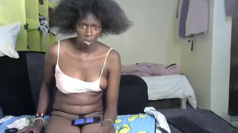 Snapshot of maxxinepetite chatting on 16, 2, 2025 maxxinepetite online show from 16, 2, 2025