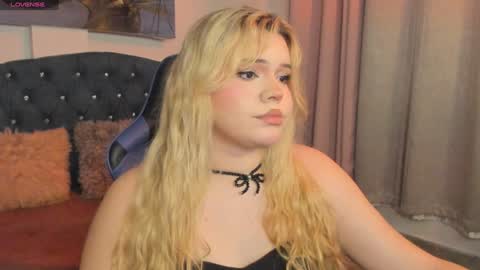 Maxine Minx online show from 5, 2, 2025