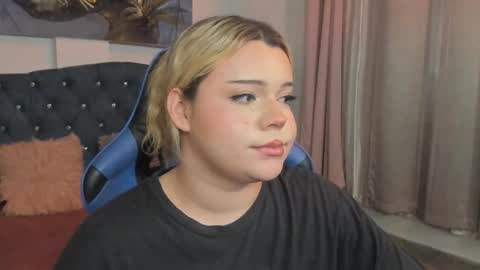 Maxine Minx online show from 25, 2, 2025