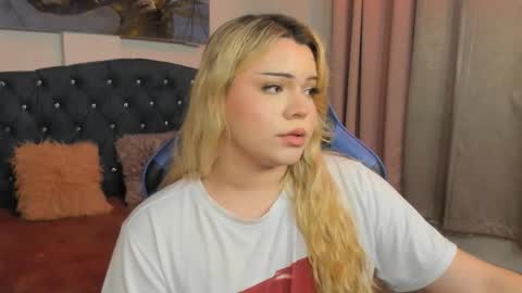 Maxine Minx online show from 28, 2, 2025