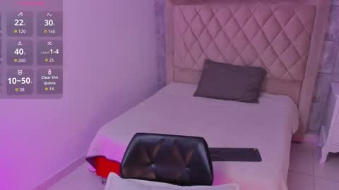 Maxine Minx online show from 18, 9, 2025