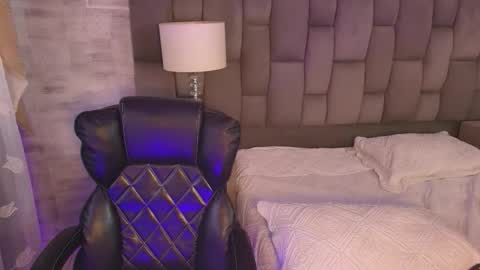 Maxine Minx online show from 16, 11, 2025