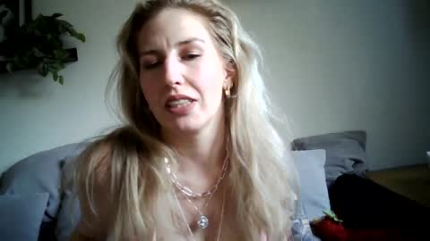 Snapshot of may4jay chatting on 8, 8, 2026 may4jay online show from 8, 8, 2026