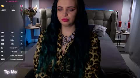 Maya Mils online show from 14, 10, 2025