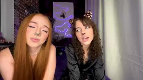 Snapshot of mayaandlola chatting on 27, 9, 2025 Maya Lola online show from 27, 9, 2025