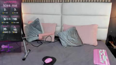 Snapshot of mayarusell01 chatting on 15, 1, 2025 Nicolle Ruselle Hello my lovely schedule for great fun from 630 am and end 800 pm Colombian time I wait for you online show from 15, 1, 2025