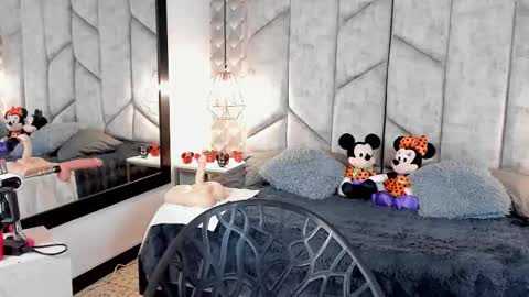 Nicolle Ruselle   Hello my lovely  schedule for great fun from  630 am and end 800 pm Colombian time I wait for you online show from 13, 10, 2025