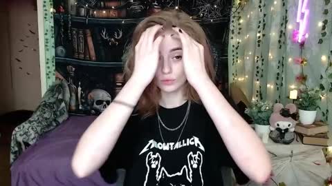 Snapshot of maybe_yours333 chatting on 16, 4, 2026 maybe_yours333 online show from 16, 4, 2026