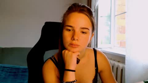 Snapshot of maybloom_ chatting on 4, 6, 2026 maybloom_ online show from 4, 6, 2026