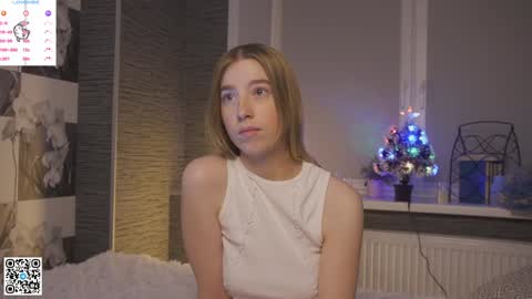 Snapshot of maydaedgin chatting on 26, 12, 2024 Violet online show from 26, 12, 2024