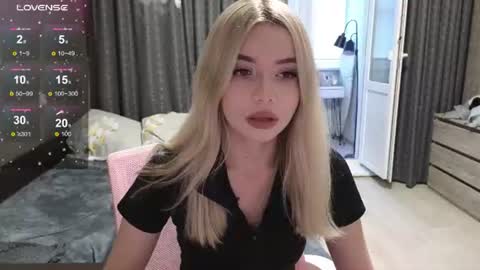 Snapshot of maymallorie chatting on 30, 6, 2026 may online show from 30, 6, 2026