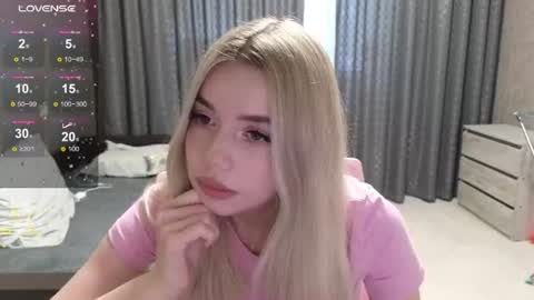 Snapshot of maymallorie chatting on 1, 7, 2026 may online show from 1, 7, 2026