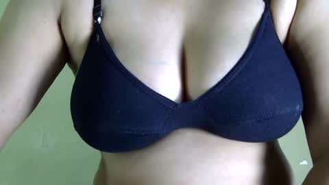 Snapshot of mayra_love4u chatting on 14, 10, 2025 Mayra online show from 14, 10, 2025
