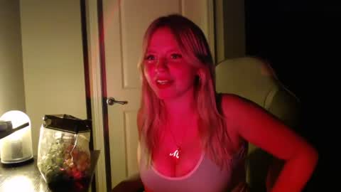 Snapshot of mckenziereese chatting on 10, 8, 2026 mckenziereese online show from 10, 8, 2026
