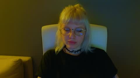 Snapshot of me1roze chatting on 12, 5, 2026 Roze online show from 12, 5, 2026