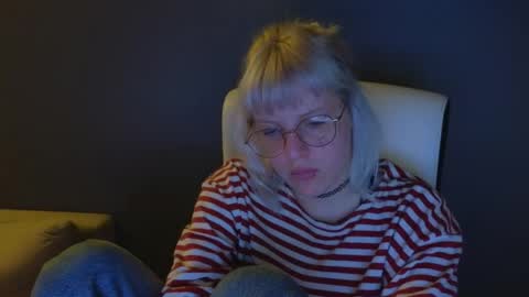 Snapshot of me1roze chatting on 15, 5, 2026 Roze online show from 15, 5, 2026