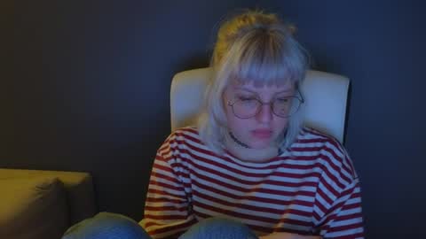 Snapshot of me1roze chatting on 15, 5, 2026 Roze online show from 15, 5, 2026