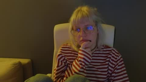 Snapshot of me1roze chatting on 15, 5, 2026 Roze online show from 15, 5, 2026
