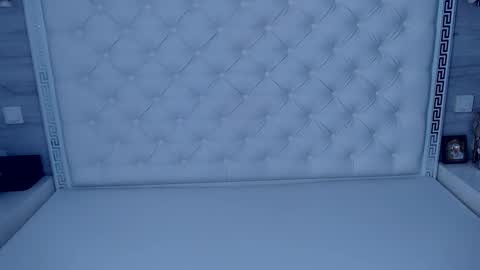 Medeea Bee online show from 4, 10, 2025