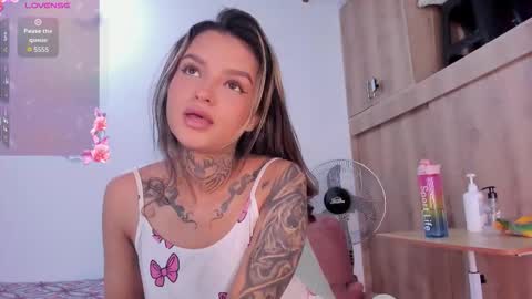 Snapshot of medussa13 chatting on 17, 11, 2025 medussa13 online show from 17, 11, 2025