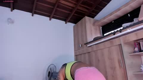 Snapshot of medussa13 chatting on 25, 11, 2025 medussa13 online show from 25, 11, 2025