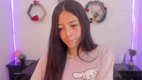 Snapshot of meelanny_ds chatting on 23, 12, 2024 online show from 23, 12, 2024