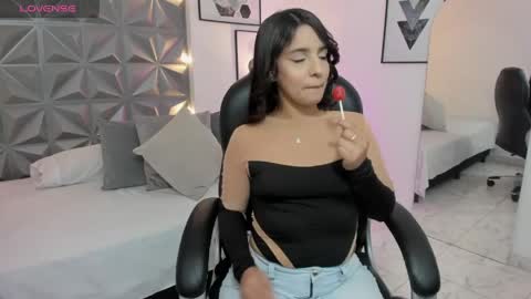 Snapshot of megan__monroe chatting on 28, 4, 2026 megan__monroe online show from 28, 4, 2026