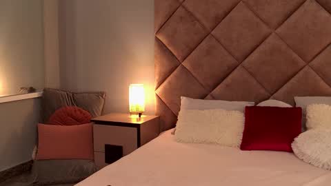 Megan Blazee  online show from 28, 11, 2025