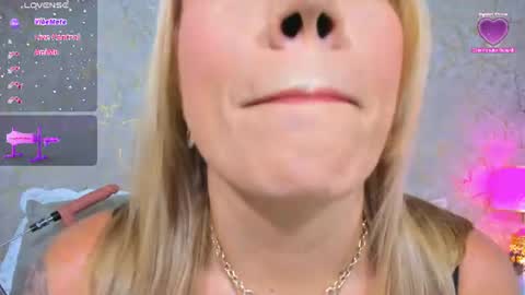 Snapshot of megan_clarck_ chatting on 9, 6, 2026 Puedes llamarme angy online show from 9, 6, 2026