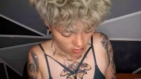 Megan and sophi online show from 14, 2, 2026