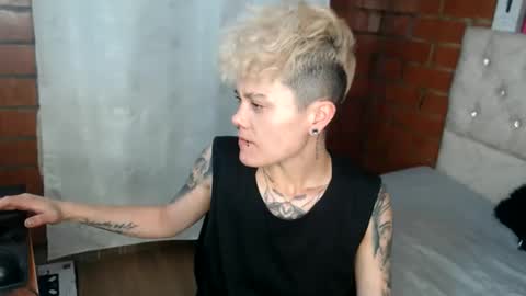 Snapshot of megan_coop3r_ chatting on 27, 5, 2026 Megan and sophi online show from 27, 5, 2026
