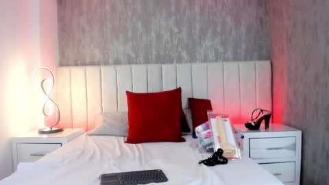 Carolina Paez online show from 15, 2, 2025