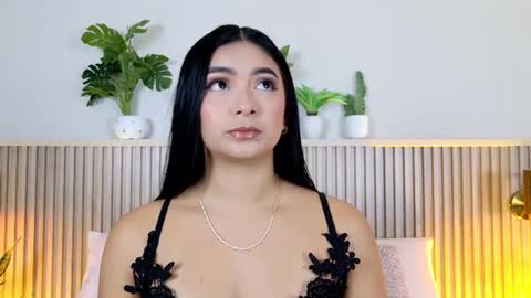 Snapshot of megan_cruzgb chatting on 4, 7, 2026 Carolina Paez online show from 4, 7, 2026