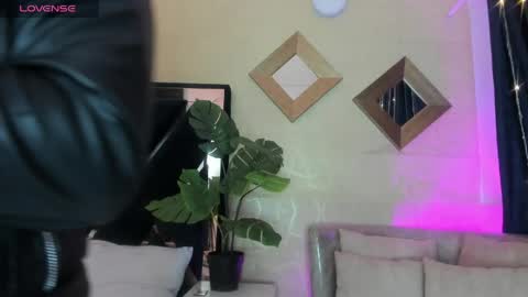 Snapshot of megan_devon chatting on 16, 4, 2026 online show from 16, 4, 2026