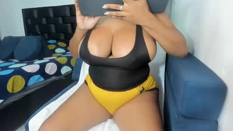 Snapshot of megan_greyxx chatting on 5, 12, 2024 megan_greyxx online show from 5, 12, 2024