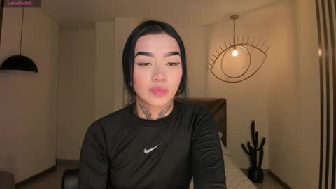 Megan Cross online show from 17, 12, 2025