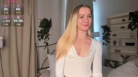 Snapshot of meganhenns chatting on 25, 7, 2026 Elly online show from 25, 7, 2026