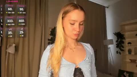 Snapshot of meganhenns chatting on 26, 7, 2026 Elly online show from 26, 7, 2026