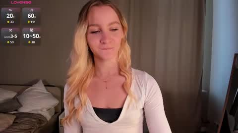 Snapshot of meganhenns chatting on 31, 7, 2026 Elly online show from 31, 7, 2026