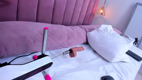 Megan  online show from 19, 12, 2024