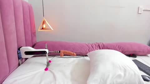 Megan  online show from 15, 10, 2025