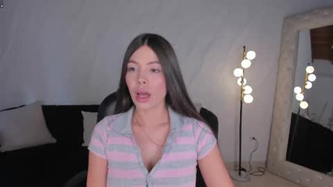Snapshot of meganscottx chatting on 7, 7, 2026 Megan online show from 7, 7, 2026